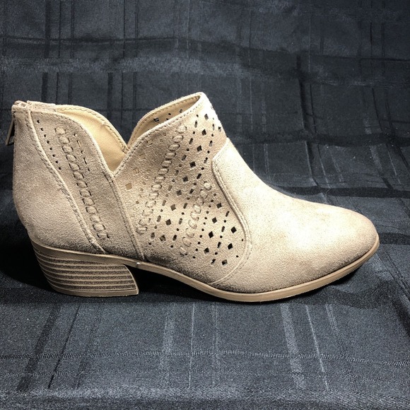 Cityclassified Western Ankle Taupe Faux Suede Tan Size 7 Booties 1.5" Heel - Picture 6 of 9